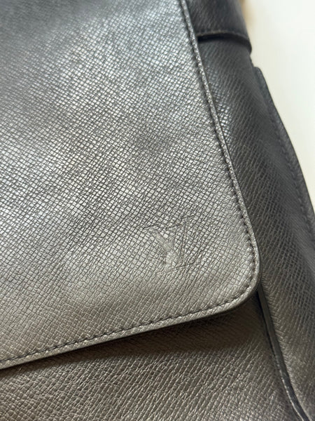 LOUIS VUITTON MESSENGER BAG