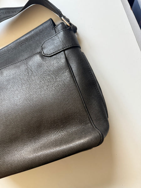 LOUIS VUITTON MESSENGER BAG